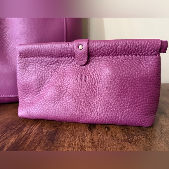 Iris Portland Leather Tote Bag Classic PLUS Iris Famed Frame Pouch - Picture 3 of 8